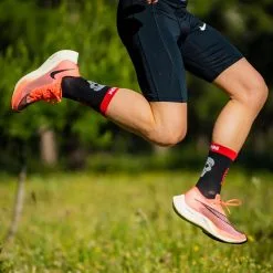 CALCETINES DE RUNNING #PARTYRUN Unisex - KAMUABU Color NEGRO/ROJO De 23CM -tienda de material de boxeo calcetines de running partyrun unisex kamuabu color negrorojo de 23cm 4