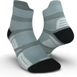 KIPRUN CALCETINES DE RUNNING FINOS STRAP NEGRO -tienda de material de boxeo calcetines finos de running strap gris