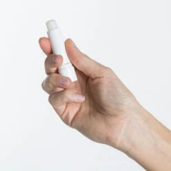 Decathlon LÁPIZ DE LABIOS HIDRATANTE -tienda de material de boxeo lapiz de labios hidratante 2