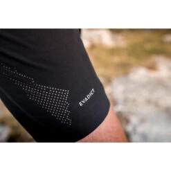 Pantalón Corto Trail Running Hombre Negro -tienda de material de boxeo pantalon corto trail running hombre negro 3